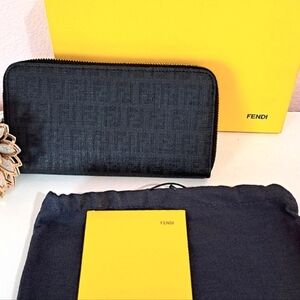 FENDI Black F Leather Logo Wallet with Authentication Card Dust Bag & Box